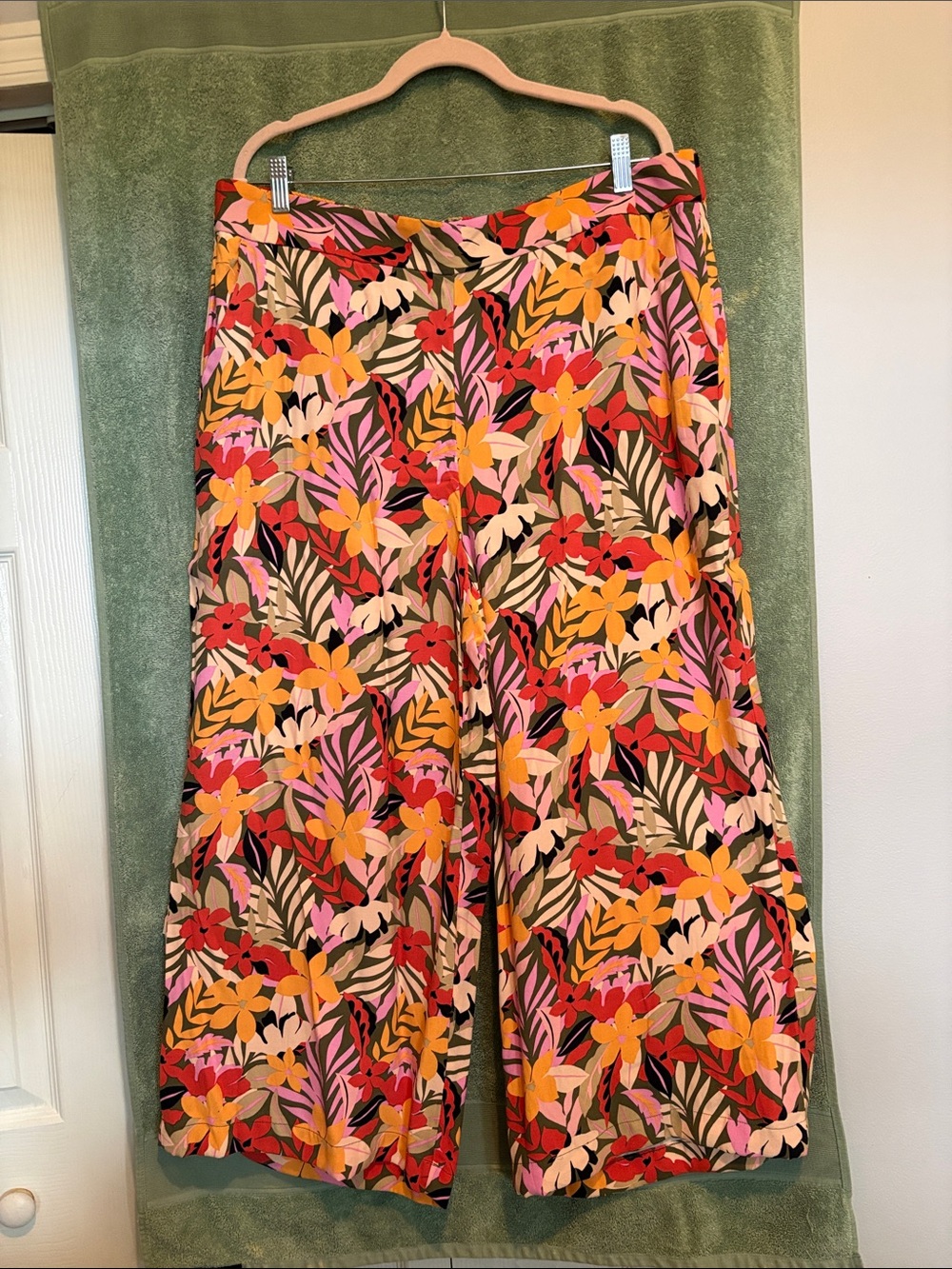 Floral Wide-Leg Cropped Palazzo Pants - Multicolor. NWOT